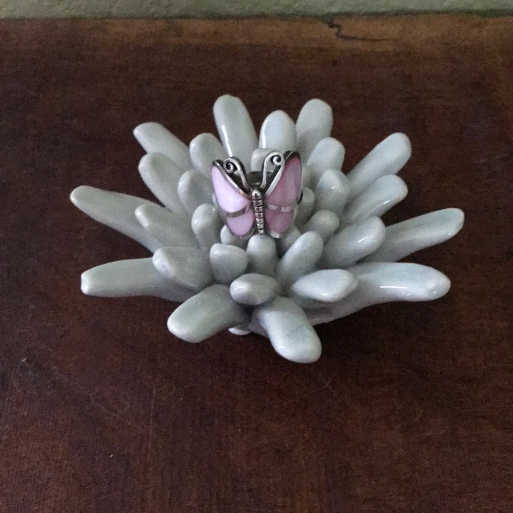 Butterfly ring